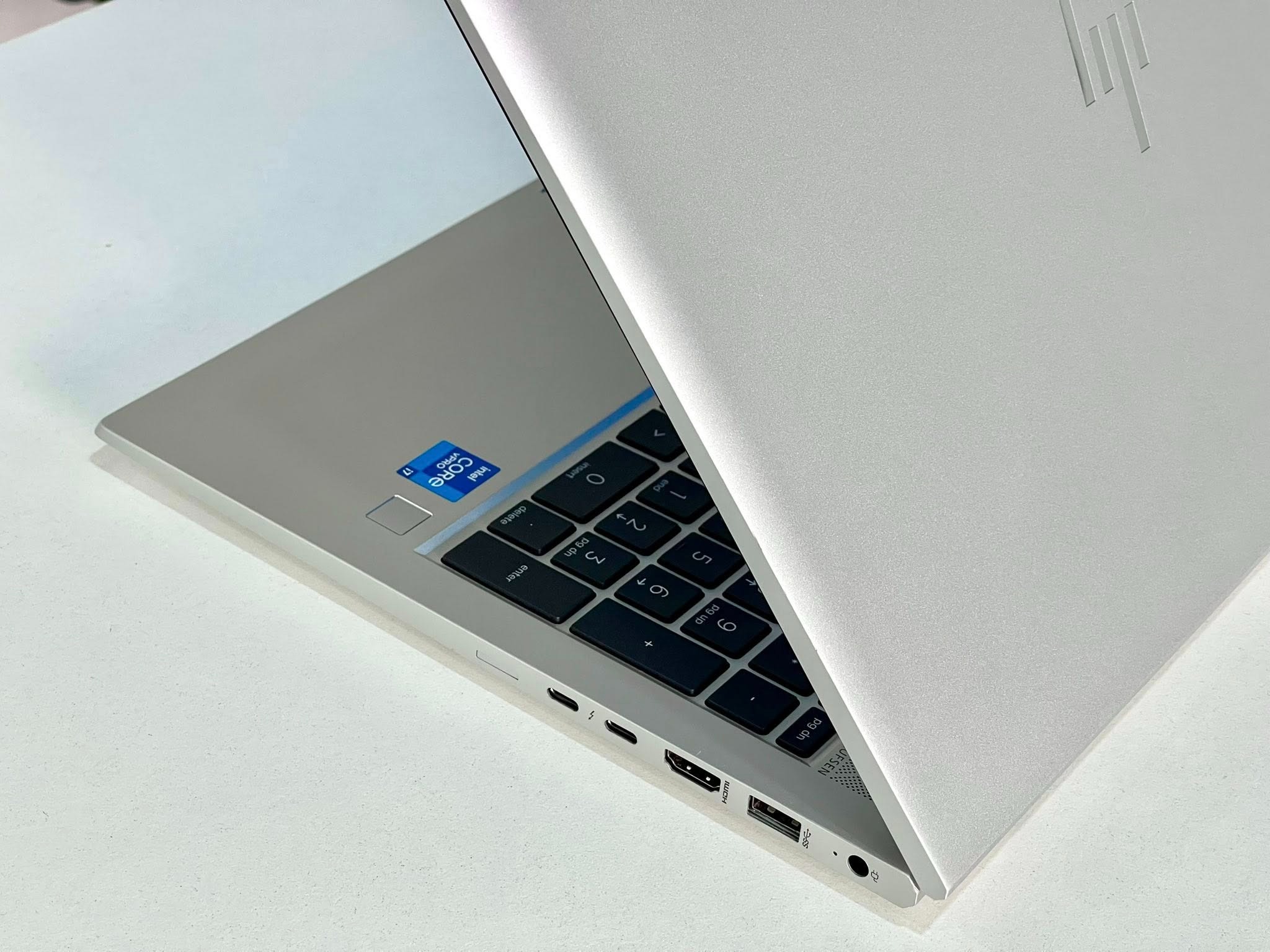 HP Elitebook 850 G8 Core i7-1185G7/ RAM 16GB/ SSD 512GB/ Iris Xe / 15.6inch Full HD IPS ( Touch )