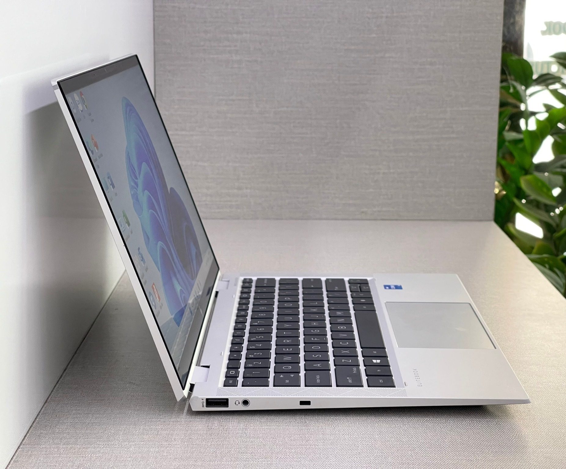 HP EliteBook X360 1030 G8 Core i5-1145G7/ 16GB RAM /1TB SSD/ 13.3″ FHD Touch/ Win 10 Pro – Like New 99%