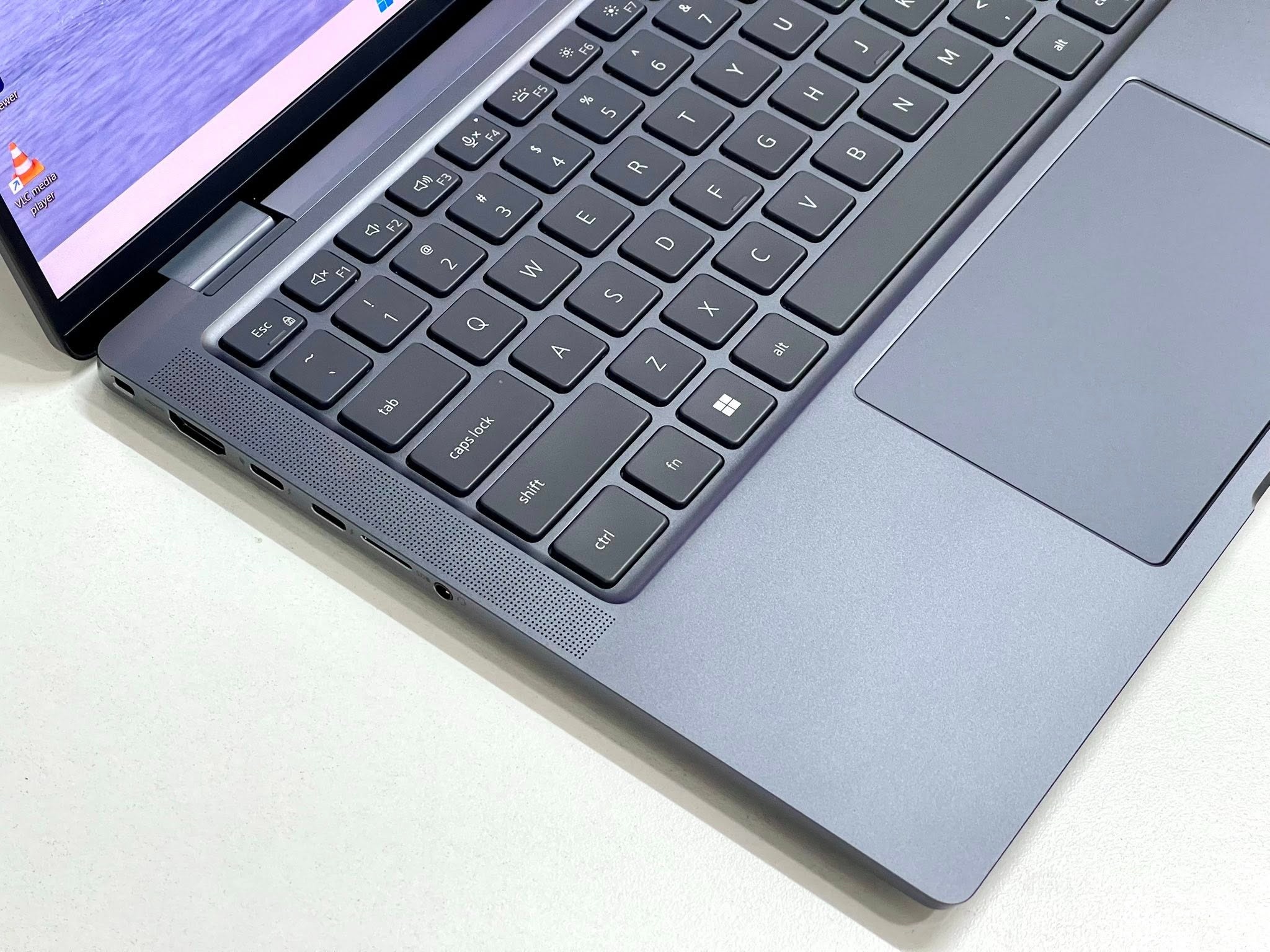Dell Latitude 9430 Core i7-1265U, RAM 16GB, SSD 512GB, màn hình 14 inch Full HD+, Win 11 Pro – Like New 99%