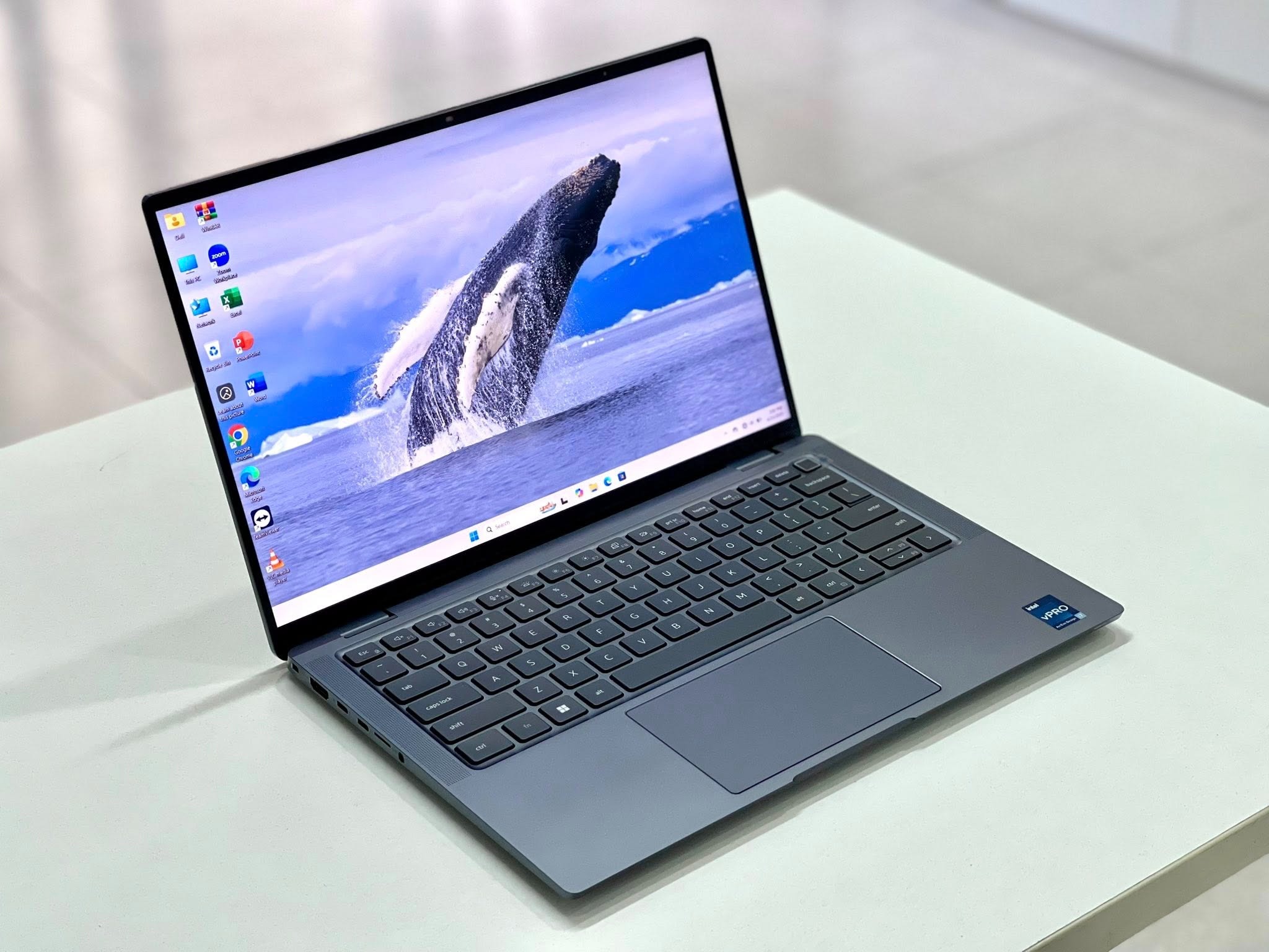 Dell Latitude 9430 Core i7-1265U, RAM 16GB, SSD 512GB, màn hình 14 inch Full HD+, Win 11 Pro – Like New 99%