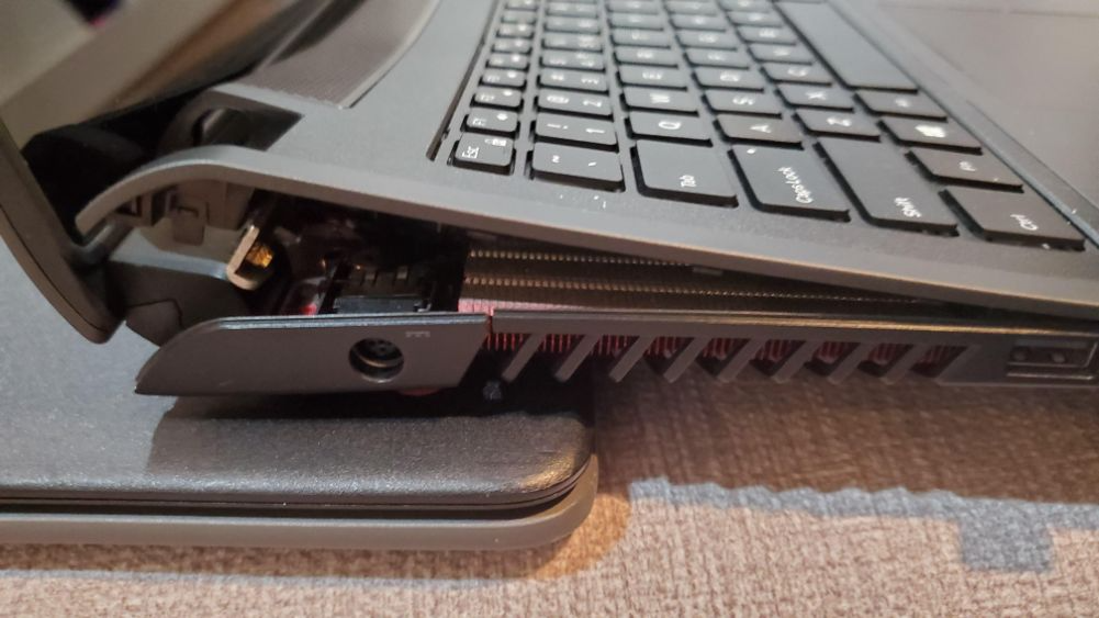 Địa chỉ sửa bản lề laptop uy tín tại Phú Nhuận